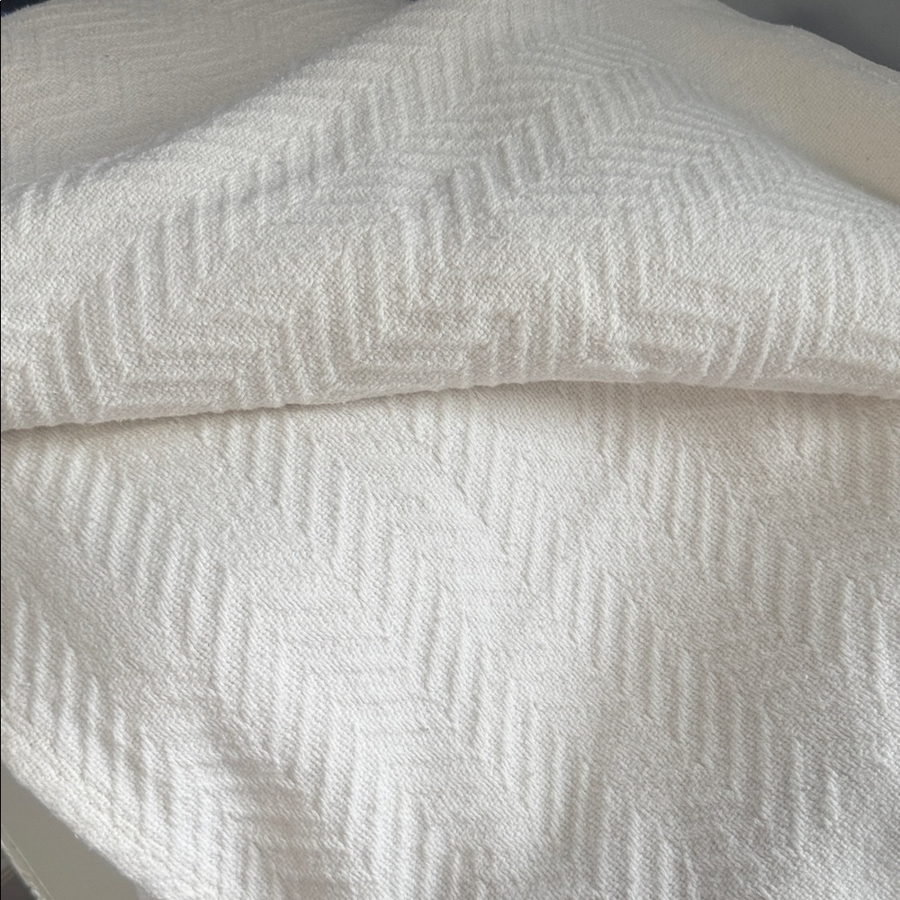 Elegant Cream Chevron Throw Blanket